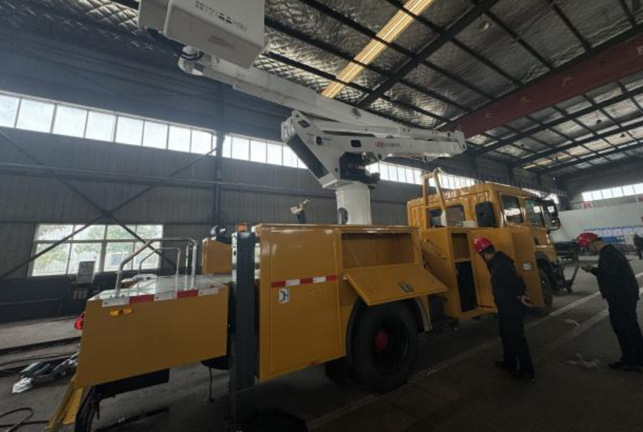 登高檢修電源車油液污染度在線監測應用案例：IFJ-3BW油液污染度傳感器助力設備可靠運行 圖1.png